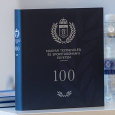 TF100 Ünnepi kötet